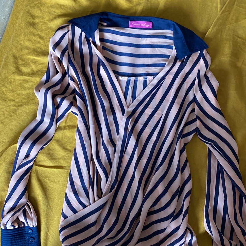 🦄 3/ $15 SALE! Salmon Navy Stripe Blouse
